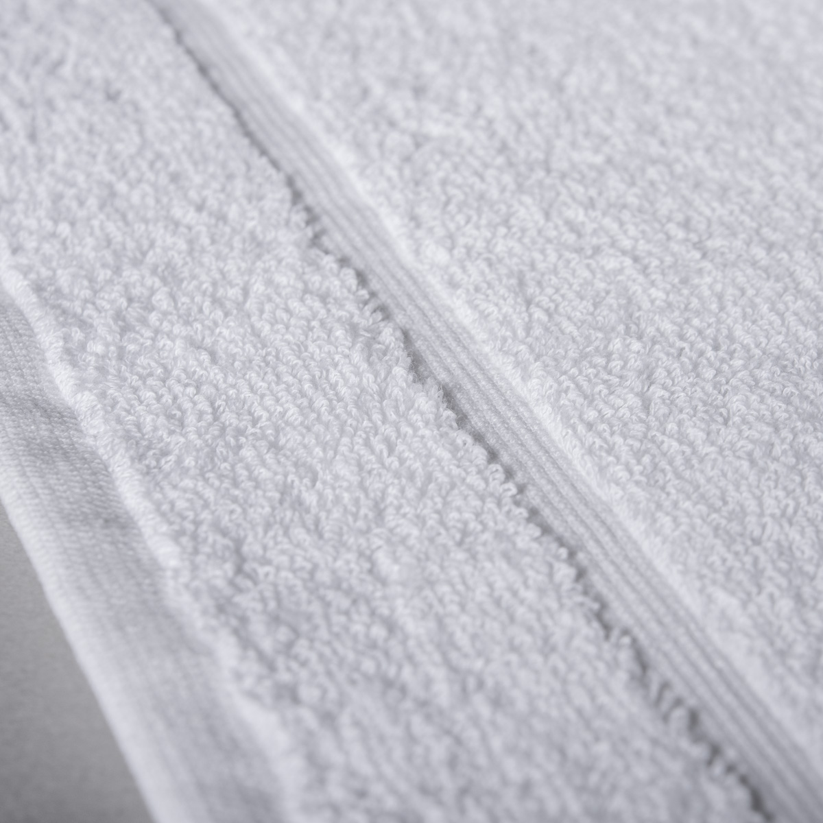 Tapis de bain blanc avec liteau lisse